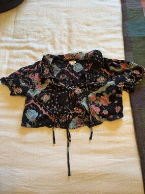 Kimchi Blue Black Floral Tie-Front Crop Top